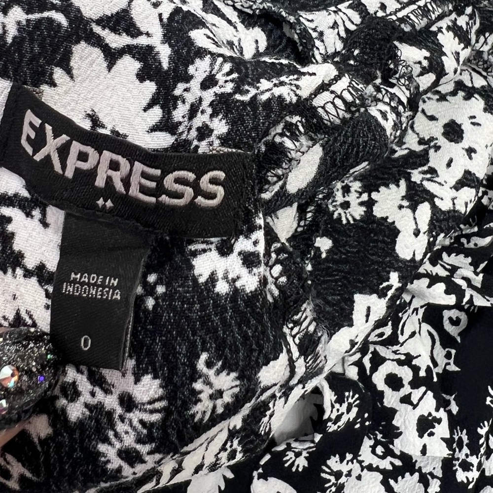 Express Black and White Floral Tie Back Romper Short Sleeve - Picture 9 of 12